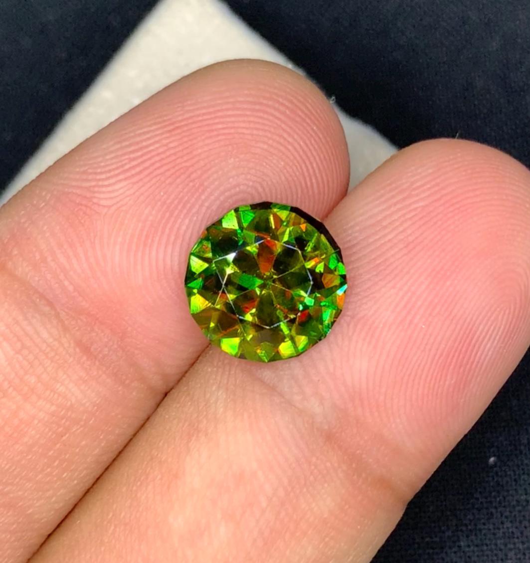 4.55 CT Chrome Sphene Gemstone: Round Cut Green Titanite - Etsy