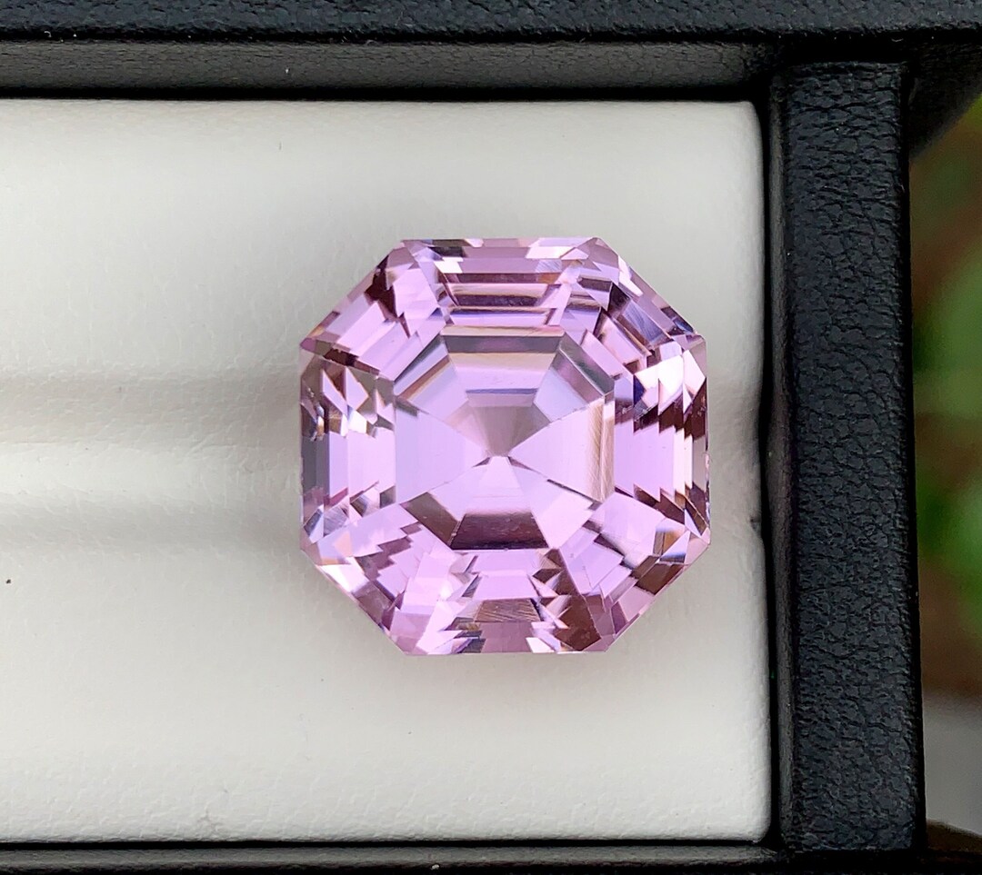 ピンククンツァイト宝石：33.10カラット アッシャーカット 10月の
