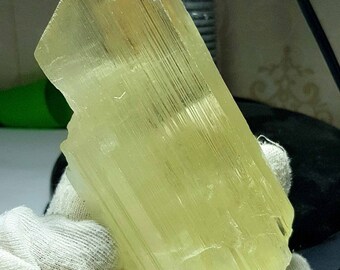 天然トリフェーン クンツァイト クリスタル V シェイプ レモンイエロー