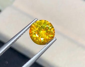 1.75カラットのラウンドカットスフェーン宝石：三色性ゴールドイエロー