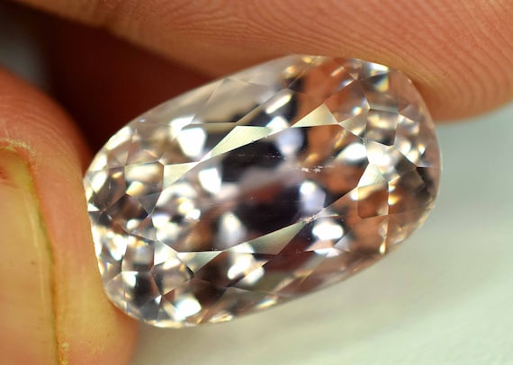 Kunzite , Spodumene , 23.20 carats Natural Peach Pink Color Kunzite Gemstone - 20*12*13 mm
