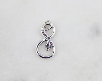 Charme infini serpent en argent sterling, pendentif serpent 925, charme serpent Ouroboros, symbole infini, Méduse // Fournitures BBB// L-NN1220S (T07)