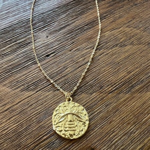 Collier Médaillon d’abeille
