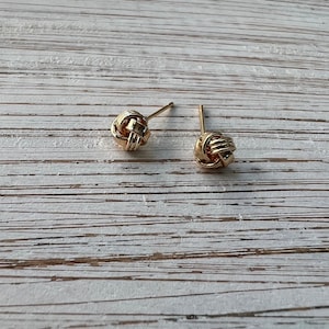 Love Knot Earrings • Dainty Stud Earrings • Minimalist Knot Earrings • Dainty Love Knot Earrings • Simple Stud Earrings • Gifts for Her