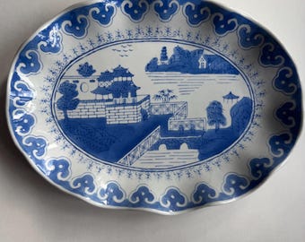 Vintage Blue & White Chinese Canton Motif Scalloped Edge Platter