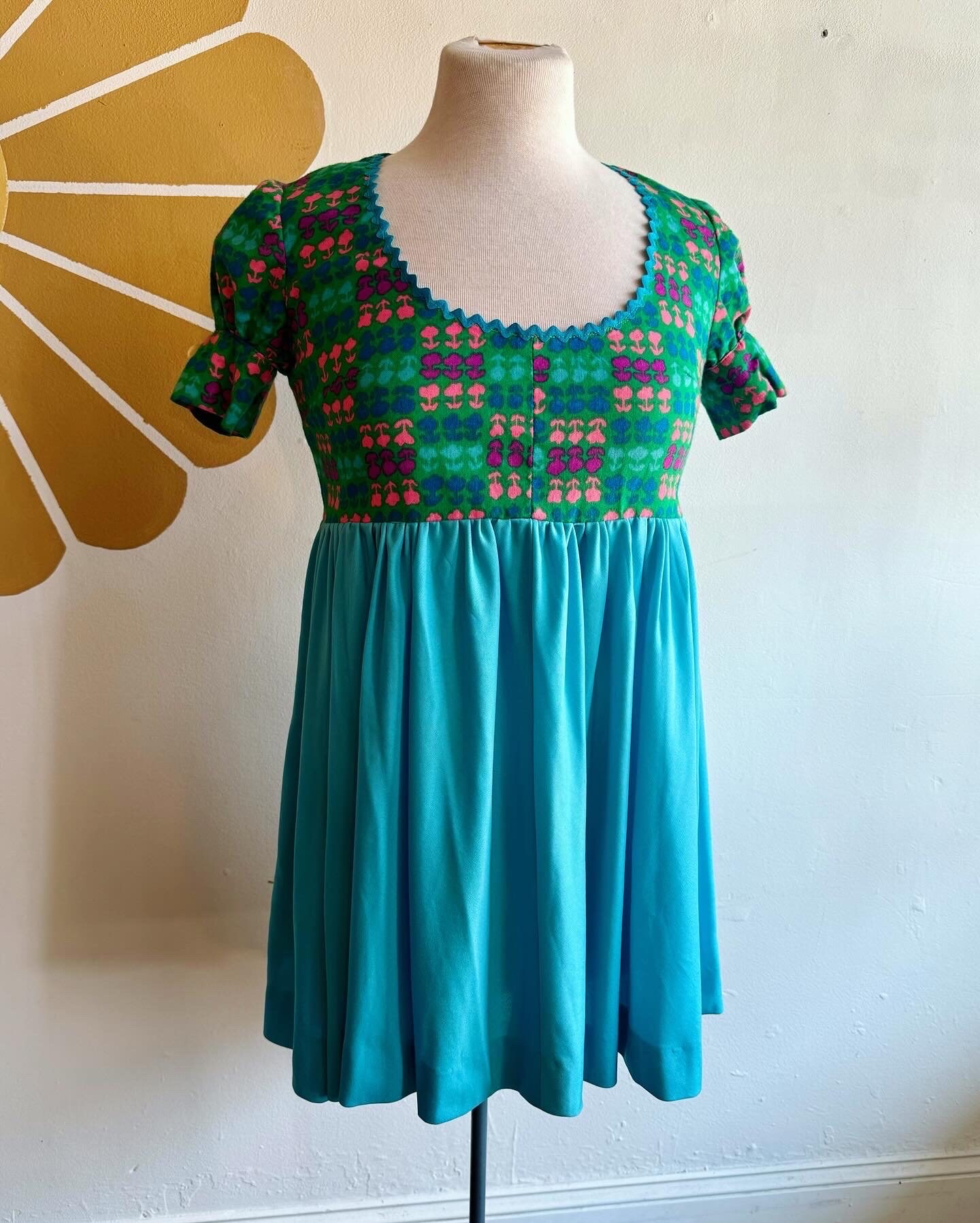 Vintage Late 1960s Floral Print Blue & Green Short Sleeve Mini Dress