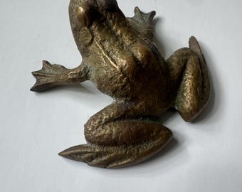 Figura de rana pequeña de latón macizo vintage
