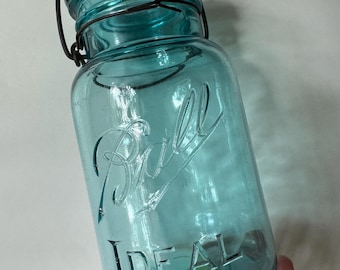 Tarro de cristal azul Ball Ideal antiguo y raro con tapa.