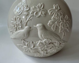 Jarrón redondo vintage Lenox Four Seasons Dove Dogwood color marfil