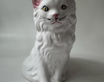 Estatua de gato blanco de cerámica vintage de mediados de siglo, fabricada en Portugal.