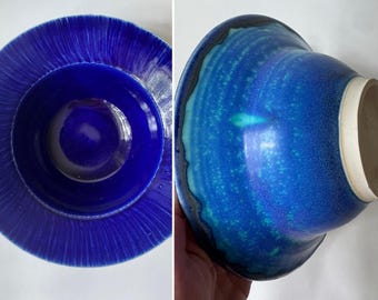 Cuenco de cerámica de estudio vintage con esmalte azul, firmado.