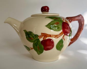 Tetera de cerámica vintage con motivo de manzana franciscana, fabricada en California.
