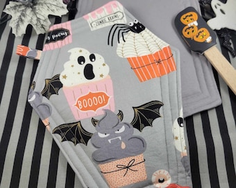 Spooky Cupcakes Coffin Pot Holder - Kitchen, Hot Pad, Oven Mitt, Casserole Warmer, Home Décor and Gifts, Handle Covers, Trivet, Spooky Gifts