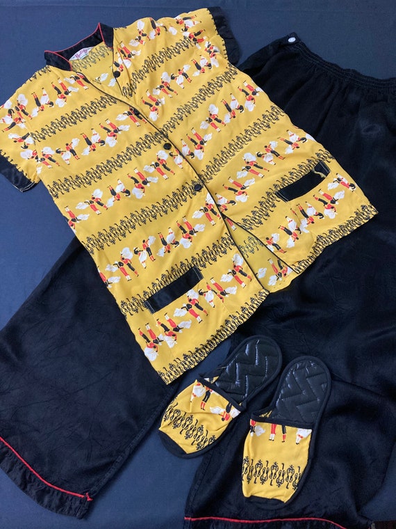 1940s rayon matador print pajama set w slippers si