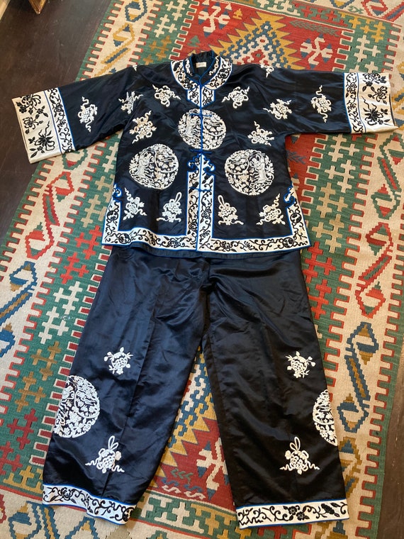 1930s black silk Chinese embroidered pajama set Me