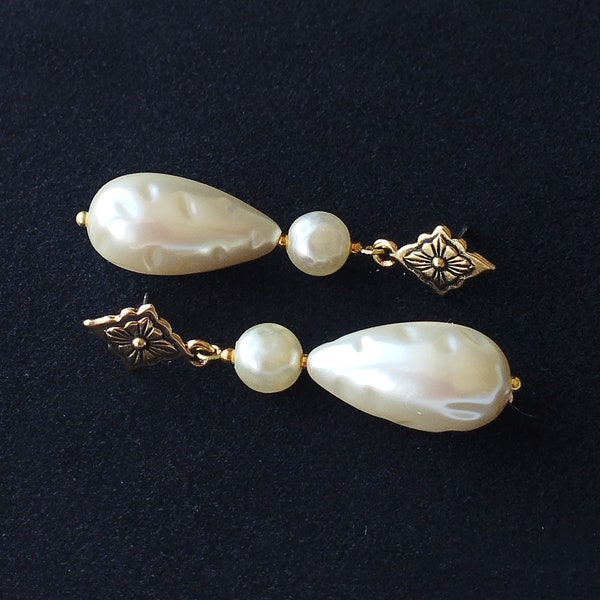 tudor earrings, renaissance, tudor re-enactment, tudor costume, pearl earrings, ELTHAM, hypoallergenic titanium posts