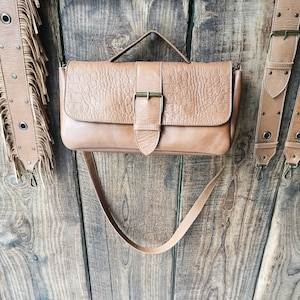 &quot;Victoria&quot; handbag size M in crocodile and smooth camel cowhide leather