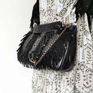 “LOU” handbag with black rock fringes