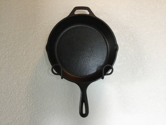 Cast Iron Pan Display, Holder, Pie Plate Rack, Pie Dish Display, for a Dish  With a Depth Between 1 3/4 to 2 1/2 and a Dia. 8 to 12 