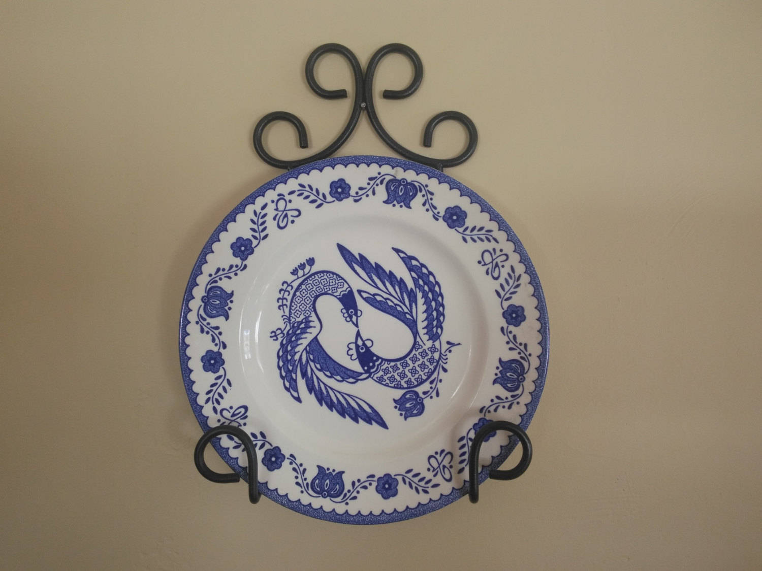 Awesome wrought iron plate hangers Metal Dinner Plate Hanger Holder Display Wall Mounted Black Wrought Iron