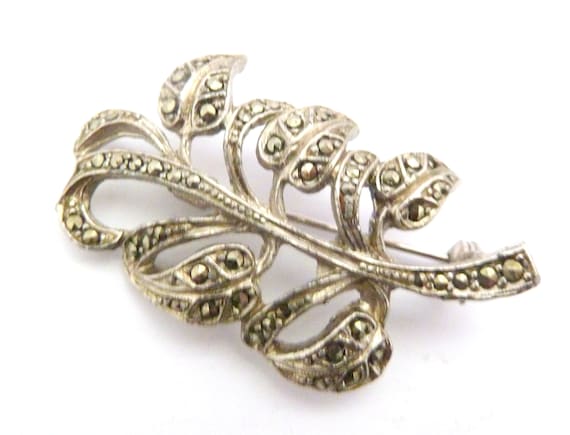 ヴィンテージ ブローチ、マーカサイト セット シセリー リーフ