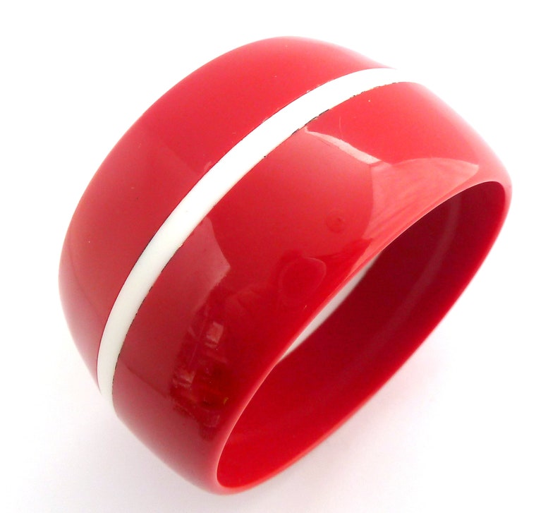 Vintage Bangle Chunky Red And White Striped Lucite Pop Mod Style Bracelet 70s 80s Jewellery.