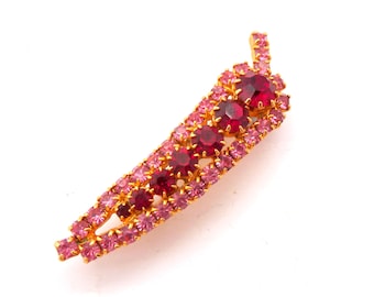 Spilla vintage con dettagli in strass rosa e granato rosso a forma di peperoncino, gioielli anni '50 e '60.