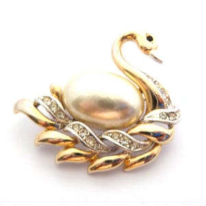 Vintage Small Rhinestone And Faux Pearl Swan Bird Design Retro Style Brooch, 90s Jewellery