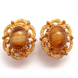 Vintage Small Marbled Caramel Porphyry Glass Ornate Design Clip On Earrings, 60s 70s Jewellery
