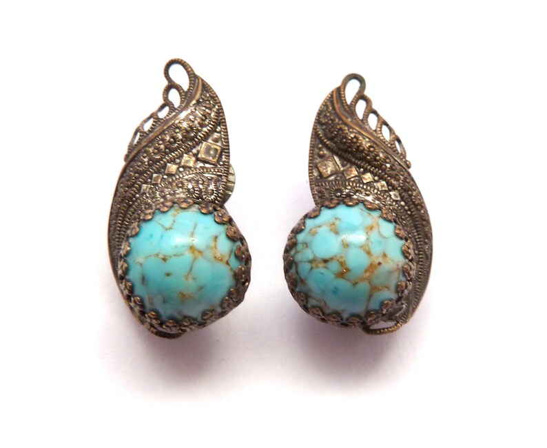 Vintage Large Climbing Faux Turquoise Hubbell Glass Clip on Earrings