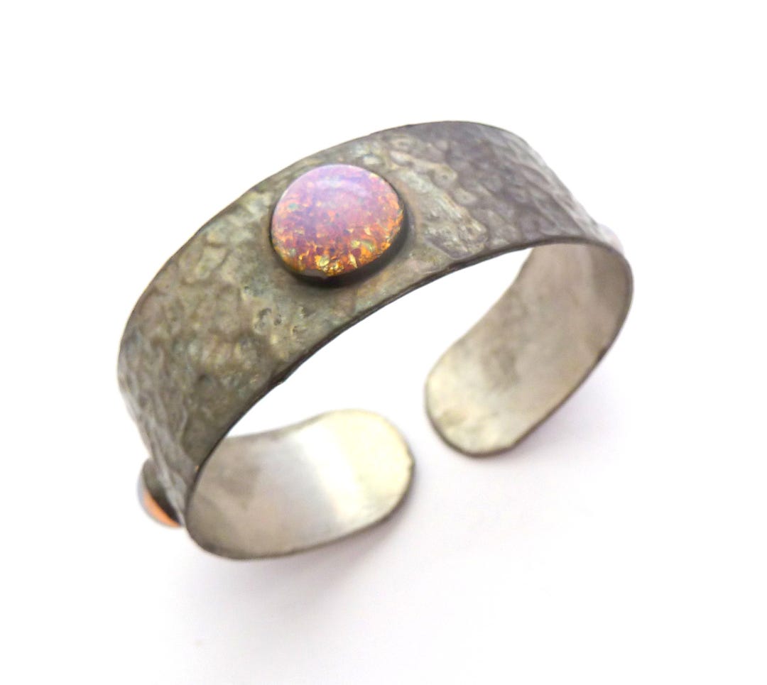 ヴィンテージ ファイアーオパールガラスカボションセットとエンボス