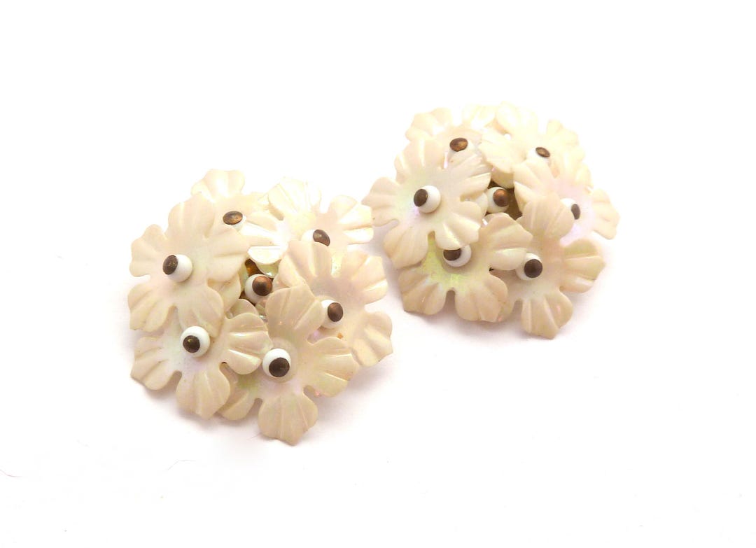 Clips D'oreilles Années 30 En Forme De Fleur Nacrée - Occasion, Jolie Paire Vintage