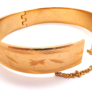 Vintage Bangle Gold Plated Geometric Machine Etched Design Hinged Closure Bracelet With Safety Chain, 70s Jewellery