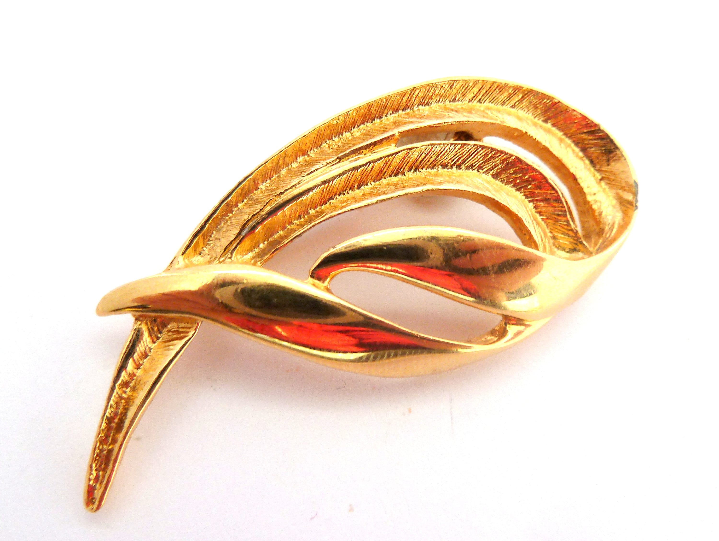Vintage Signed NAPIER Francis Fujio White and Gold Modernist Textured Brooch Napier Francis Fujio Brutalist White Enamel Gold Tone  main image 3