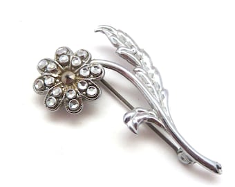 Spilla vintage piccola Stay Bright con design floreale in finta marcasite "Staybrite", gioielli degli anni '40 e '50.