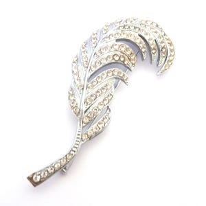Spilla vintage con grande motivo a foglia curva in stile Art Déco, con strass, gioielli anni &#39;30 e &#39;40