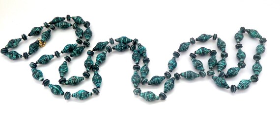 Collier Vintage Rétro Vert Et Blanc En Plastique - Ancien Bijou Femme Occasion