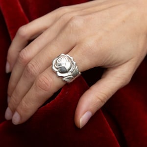 the Hildesheim rose cutlery ring R89