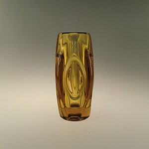 Boho Czech Sklo Union Rosice Art Glass Amber Vase av Rudolf Schroter