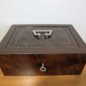 Antiker Tresor aus Stahl im tschechischen/österreichischen Art deco Stil