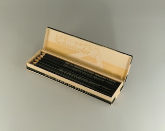Bohemian Czech Koh-I-Noor Technicolor L. & C. Hardtmuth Czechoslovakia 1700*17  12x Green Pencils In Paper Box