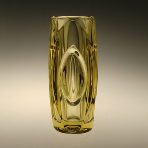 Boho Czech Sklo Union Rosice Art Glass Amber Vase av Rudolf Schroter