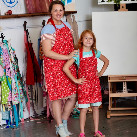 Red Floral Handmade Apron Set for Tween Girl and Adult Personalized  Matching Mom and Me Gift Mother's Day Mommy and Daughter Aprons 