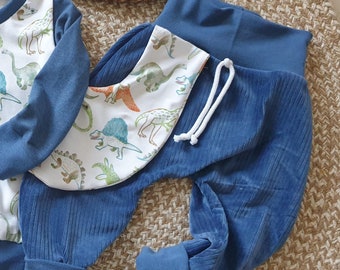 Pantalon en velours côtelé pour enfant avec poche dinosaure en bleu