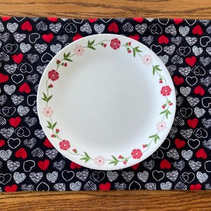 Red & White Hearts Valentine Placemat | washable placemat, Valentine&#39;s Day, table setting, hearts placemat, hearts decor, love decor