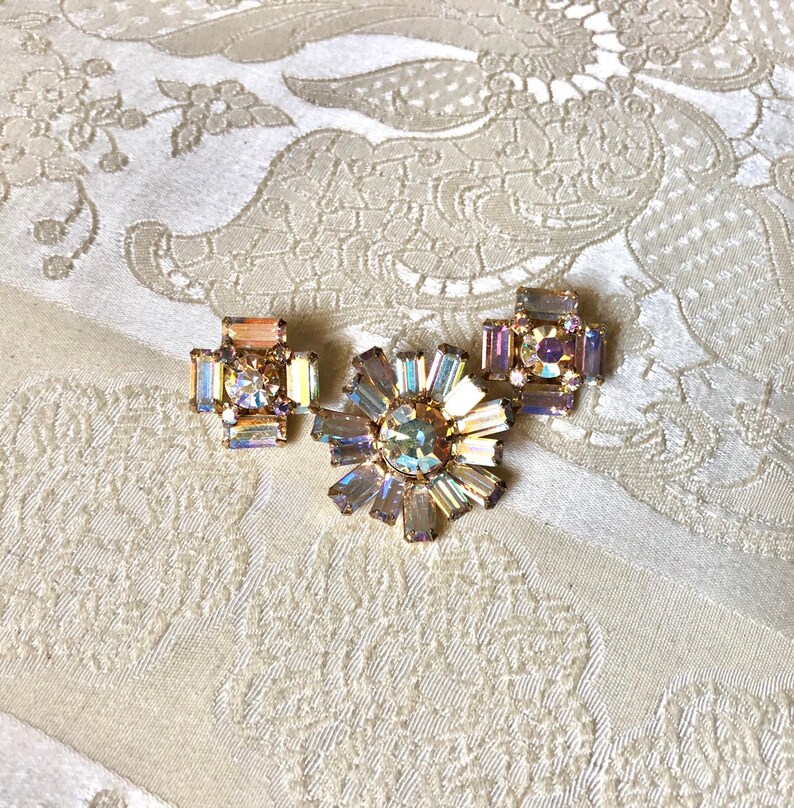 Vintage White Clear Aurora Borealis Baguette Emerald Princess Rhinestone Flower Atomic Star Brooch Earrings Set Parure Wedding Bride Gift