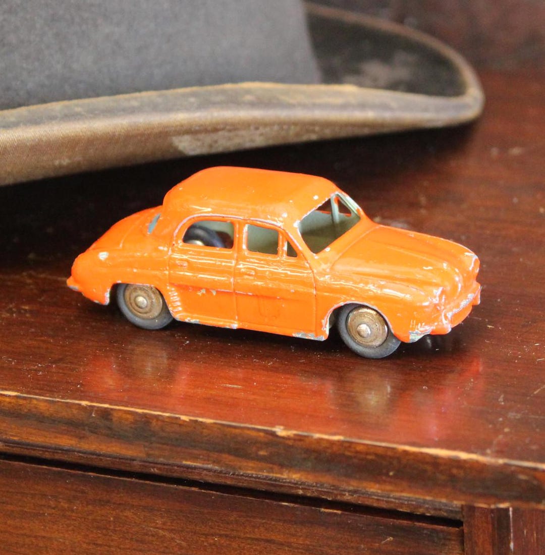 Dinky Toys Renault Dauphine 24 E - Meccano - Miniature Vintage