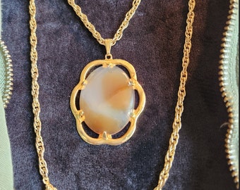 Upcycled Vintage Agate Pendant on Goldtone Flower Bead and Rope Chain