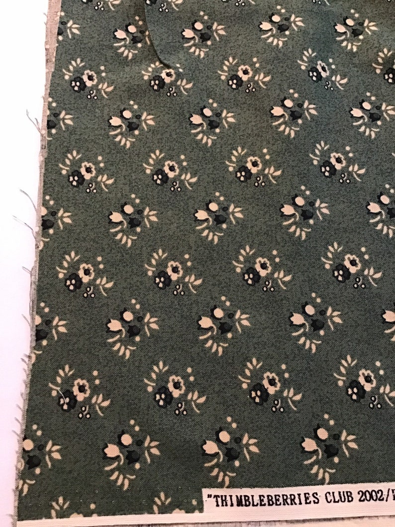 Thimbeberries Club 2002 Paint Box 20022003 by Thimbleberries for R J R Fabric by the Yard Green Fabric with Cream Flowers