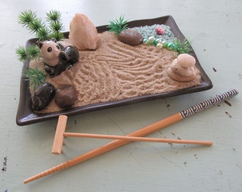 Mini kit jardin zen : figurine de panda, rochers, râteau